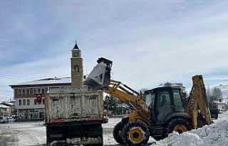 Bayburt’un ilçe ve beldelerinde kar mesaisi devam...