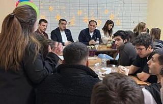 Bayındır Kaymakamı Murat Mete öğrencilerle iftarda...