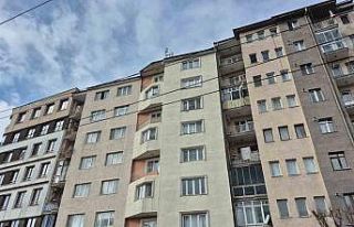 Baz istasyonuna bakım yaparken çatıdan düşen...