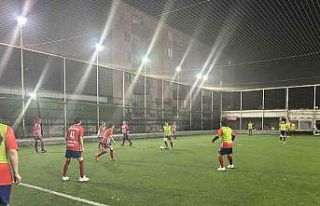 Bergama’da çocuklar babaya, anneler halı sahaya