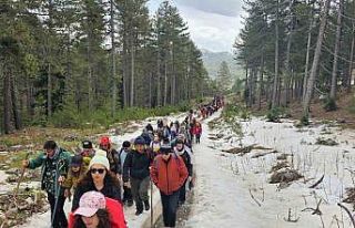 Beyşehir’de karda doğa yürüyüşü coşkusu