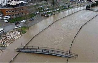 Biga’da yağış nedeniyle taşan Kocabaş Çayı...