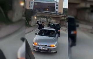 Bilecik’te bir konvoyda havaya ateş eden şahıs...