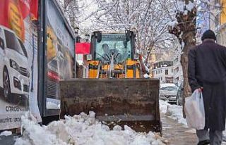 Bin 200 personel ve 400 araç sahada karla mücadele...