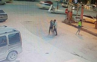 Birlikte yaşadığı kadını silahla tehdit eden...