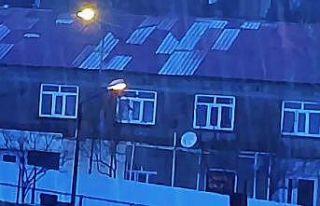 Bitlis’te çakan şimşekler geceyi gündüze çevirdi