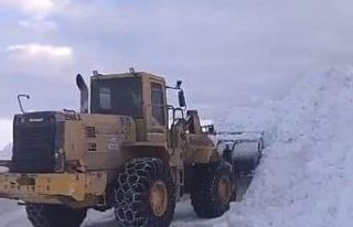 Bitlis’te yol açma ve genişletme çalışmaları...