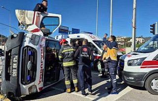 Bodrum’da ambulans devrildi: 4 yaralı