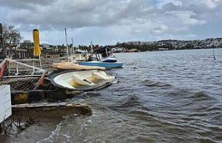 Bodrum’da tekneler kıyıya sürüklendi