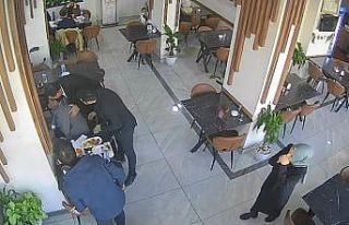 Boğazına lokma kaçan müşteri, heimlich manevrasıyla...