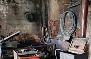 Bolu’da demir doğrama dükkanında yangın çıktı