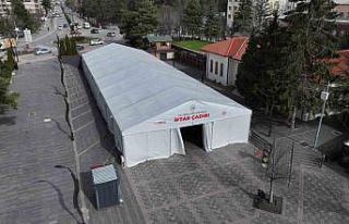 Bolu’da iftar çadırı kent meydanına kuruldu