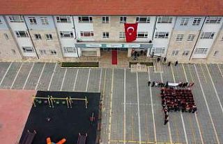 Bolu’da özel öğrencilerden anlamlı bayrak koreografisi