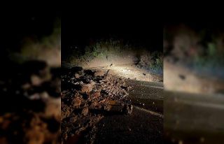 Bolu’da yol heyelan nedeniyle ulaşıma kapandı