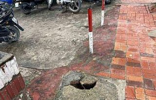 Buldan’da ATM önündeki çukur tehlike saçıyor