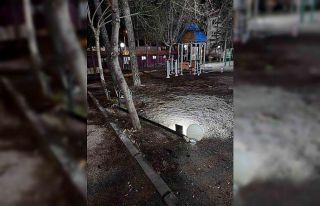 Buldan’da çocuk parkındaki aydınlatma direği...