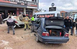 Bursa’da ehliyetsiz sürücü, park halindeki araçlara...