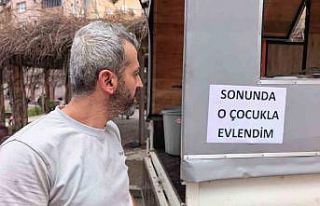 Bursa’da istediği ile evlenen kadın lokma dağıttı