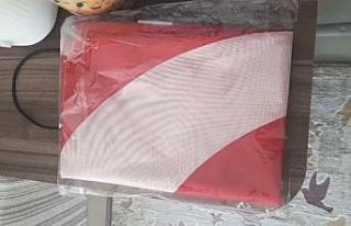 Bursa’da kuryeden bayrak hassasiyeti : Duyarlı...