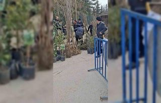 Bursa’da seyyar satıcılardan zabıtaya bıçaklı...