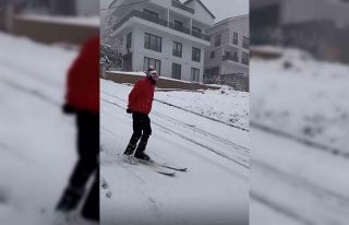 Bursa’da yağan karı fırsat bilen vatandaş şehir...