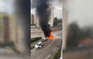 Bursa’da yanan araç art arda patladı, mahalleli...