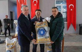 Büyükşehir’de üreticiye fidan ve tohum desteği