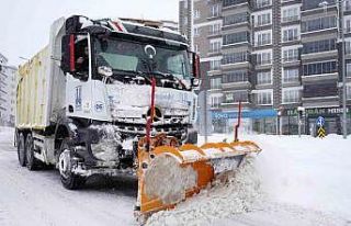 Büyükşehir’in kar timleri 7/24 sahada