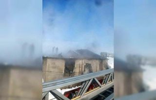 Çaldıran’da ev yangını