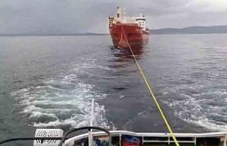 Çanakkale Boğazı’ndan geçen kuru yük gemisi...