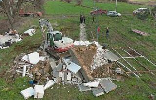 Çanakkale’de 10 kaçak yapı yıkıldı