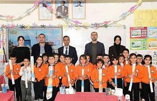 Çatak’ta öğrencilere dünya ve Türkiye haritaları...