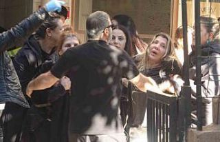 Cenaze aracını "Özgür bunu bize nasıl yaptın"...