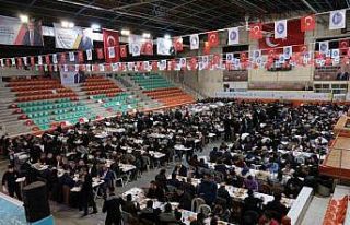 Çorum Belediyesi’nin iftar sofrasında ilk oruç...