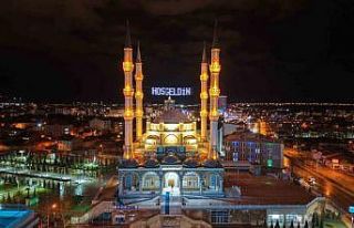 Çorum’da vatandaşlar ilk teravih için Akşemseddin...