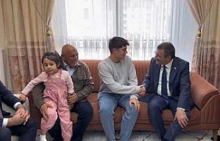 Cumhurbaşkanı Yardımcısı Yılmaz’dan depremzede...