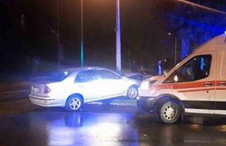 D-650 kara yolunda iki otomobil çarpıştı: 3 yaralı