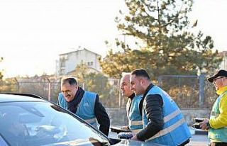 Demirci’de iftar saatine yolda yakalanan sürücülere...
