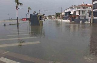 Deniz kabardı yollar göle döndü