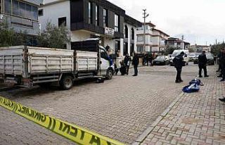 Denizli’de kamyonda tüfekle vurulmuş halde ölü...