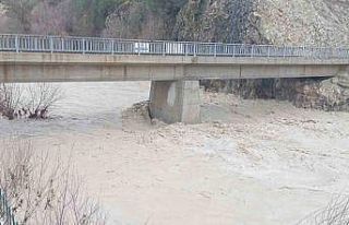 Denizli’de su seviyesi artan derelerde köprüler...