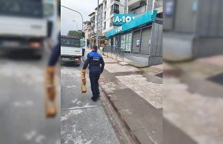 Denizli’de zabıta ekipleri yol ve kaldırım işgallerine...