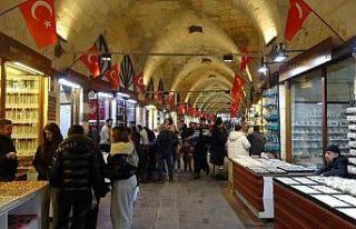 Depremde hasar gören tarihi Zincirli Bedesten yeniden...