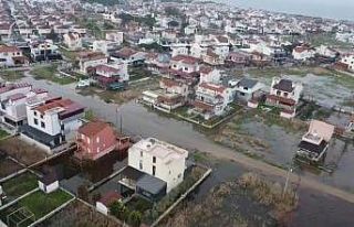 Dikili’de yağış durdu, sular kaldı