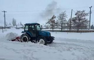 Diyadin’de kar engel olamadı, köy harekete geçti