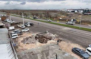 Diyarbakır’da ana yol kenarında zamanla oluşan...