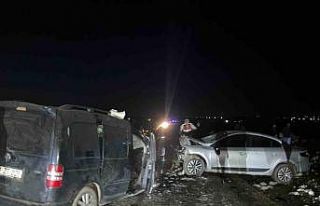 Diyarbakır’da iki otomobilin çarpıştığı kazada...