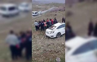 Diyarbakır’da otomobil yoldan çıktı: 1 yaralı