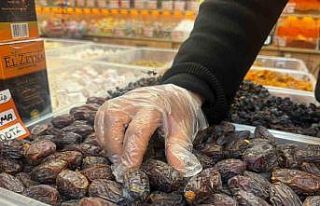 Diyarbakır’da Ramazan ayında ’hurma’ tezgahlarına...