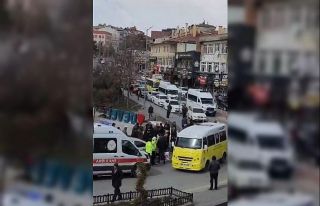 Dolmuştan düşen yaşlı adam hayatını kaybetti